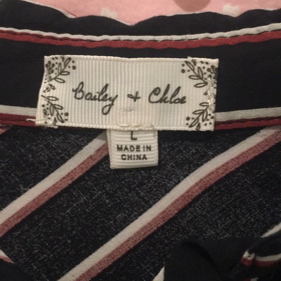 A button down shirt - Picture 3 of 3